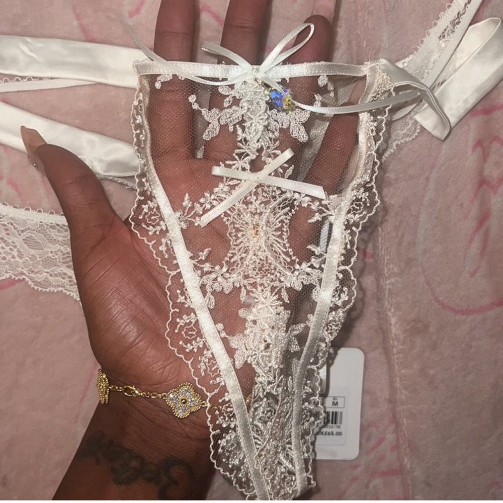 Daisy thong